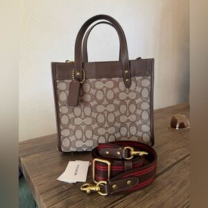 Field Tote 22 In Signature Jacquard